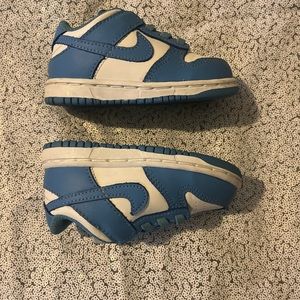 University blue nike dunks size 6c
